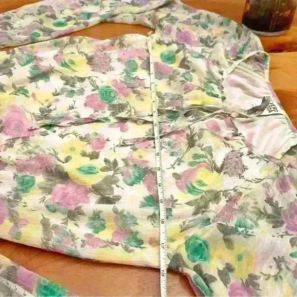 VERO MODA  Pastel yellow floral light weight long sleeves blouse. - Picture 6 of 11